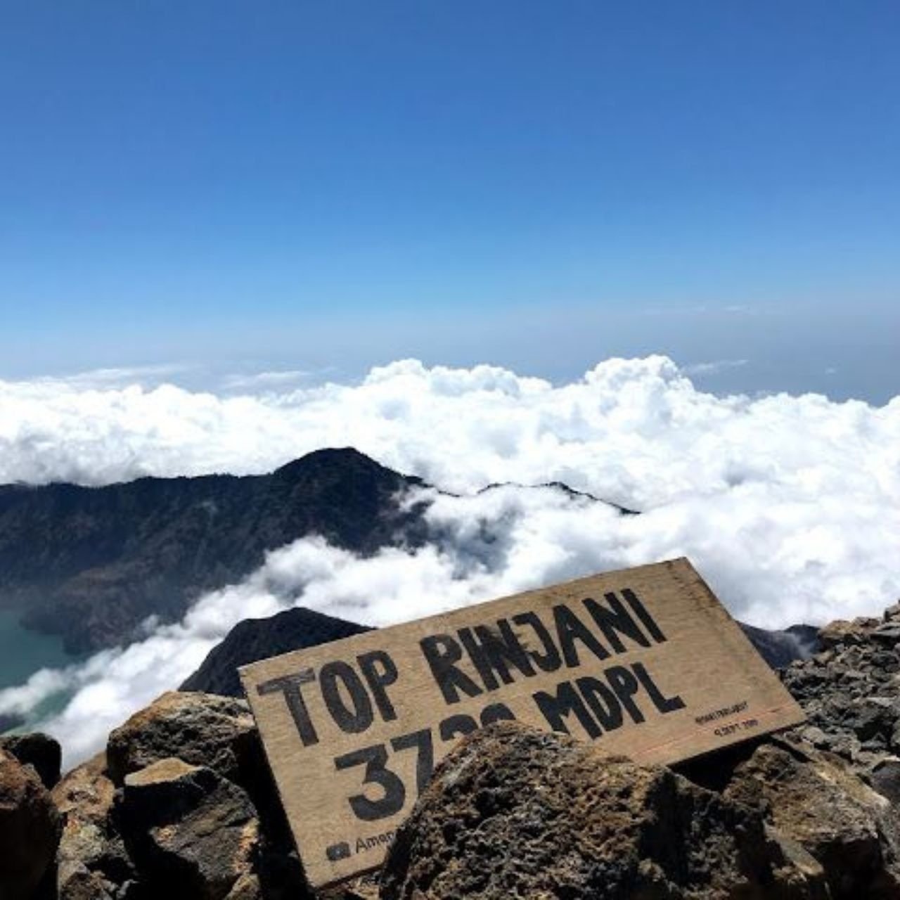 4D3N Rinjani Classic Traverse: Summit, Lake & Senaru Route